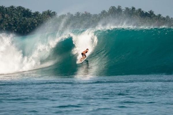 Jelang International Surfing Day, Ini 10 Pantai Terbaik untuk Surfing di Indonesia