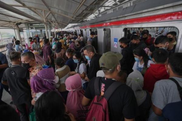 Penumpang KRL Jabodetabek Tembus 1,04 Juta Orang per Hari