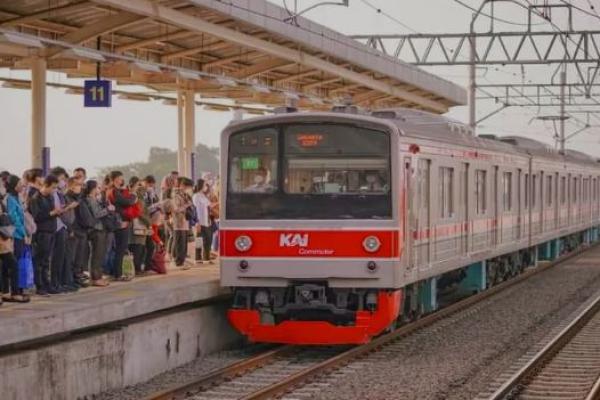 KAI Commuter Telah Layani 156,8 Juta Penumpang Selama Paruh Pertama 2024