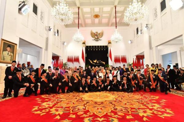 64 Tokoh Terima Tanda Jasa dan Kehormatan di Istana Negara