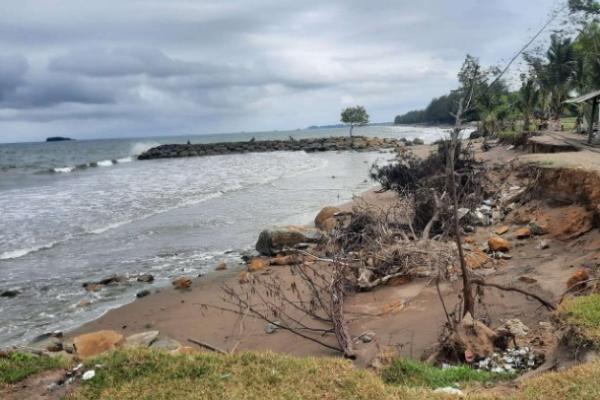 BPBD Sumatera Barat Laporkan 14 Titik Pantai Terdampak Abrasi