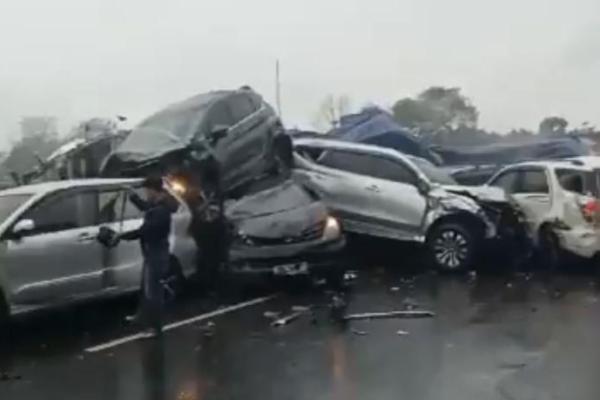 Kecelakaan Beruntun di KM 92 Tol Cipularang Arah Jakarta Libatkan Sejumlah Kendaraan