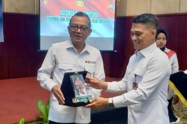 BNSP Terima Anugerah Pendorong Sertifikasi Kompetensi dari Bareskrim Polri