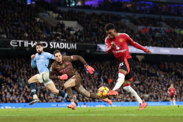 Cetak Dua Gol Jelang Laga Berakhir, MU Permalukan Manchester City