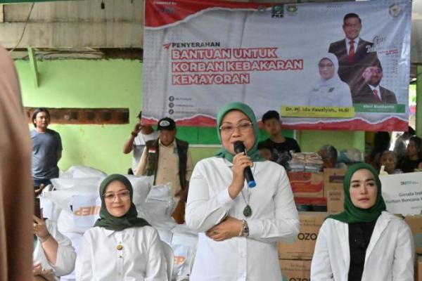 Anggota DPR RI Ida Fauziyah Salurkan Bantuan ke Korban Kebakaran Kemayoran