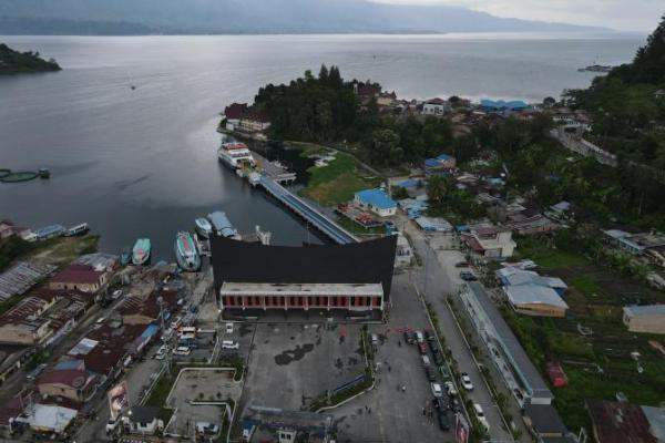 ASDP: 1.400 unit Kendaraan Menyeberang Menuju Pulau Samosir