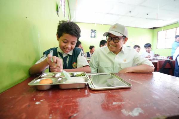 Gus Imin Tinjau Langsung Kondisi Dapur Makan Bergizi Gratis di Kota Depok