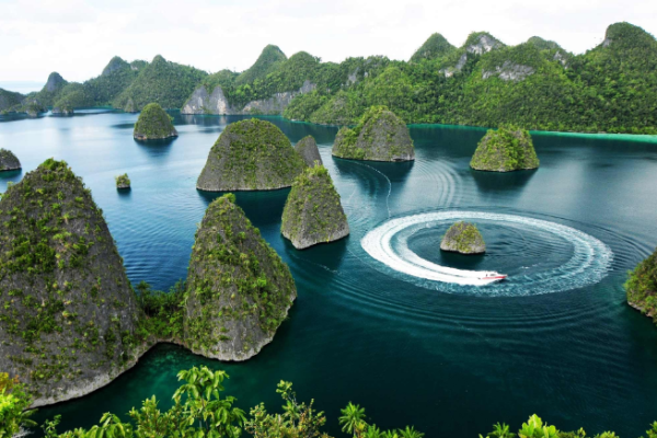 Wow! Raja Ampat Dinobatkan Jadi Destinasi yang Wajib Dikunjungi Tahun 2025