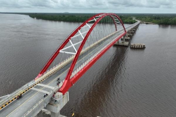 Kementerian PU Tuntaskan Pembangunan Jembatan Sungai Sambas Besar