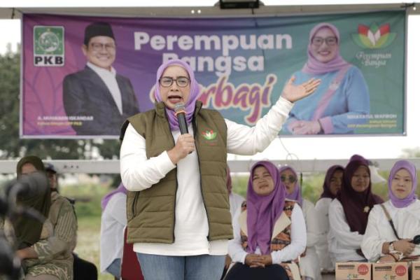 Bantu Korban Banjir di Bekasi, Ninik: Perempuan Bangsa akan Terus Hadir!