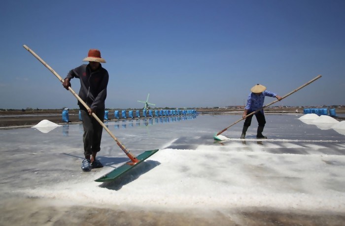 Di Pasar Tradisional Bangkalan, Harga Garam Terus Merangkak Naik